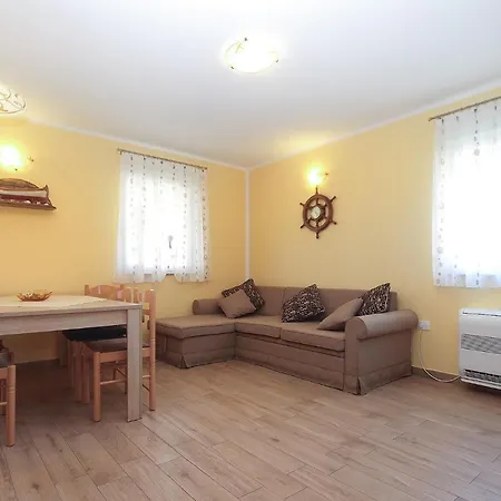 Nyaraló House Marino 2069 *
