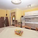 House Marino 2069 بيت للعطل بولا